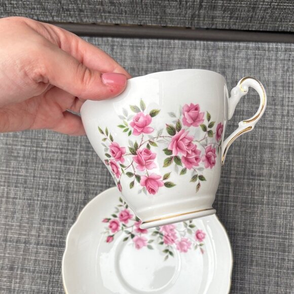 Vintage REGENCY Bone China (England) Pink Roses Tea Cup & Saucer Set, Gold Trim - Picture 4 of 9